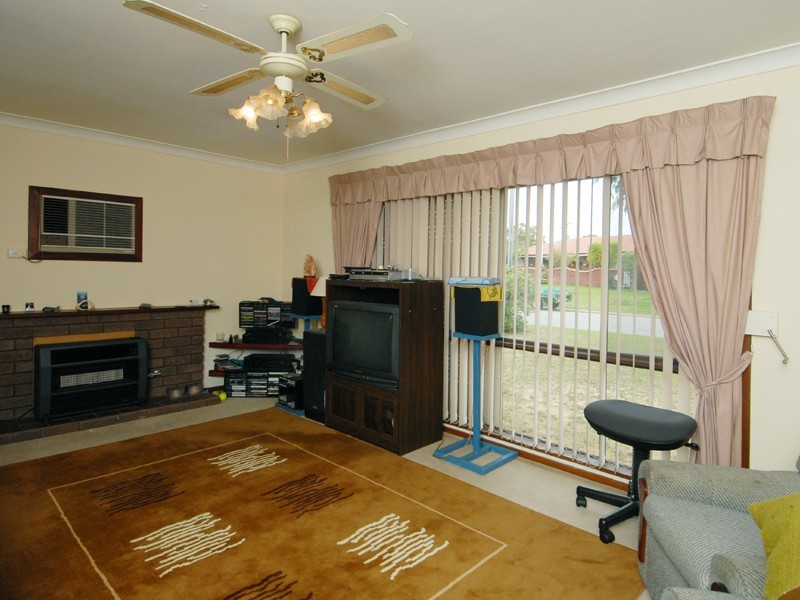 4 Holten Court, Cooloongup WA 6168