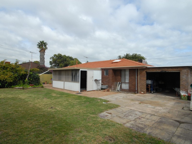 4 Holten Court, Cooloongup WA 6168