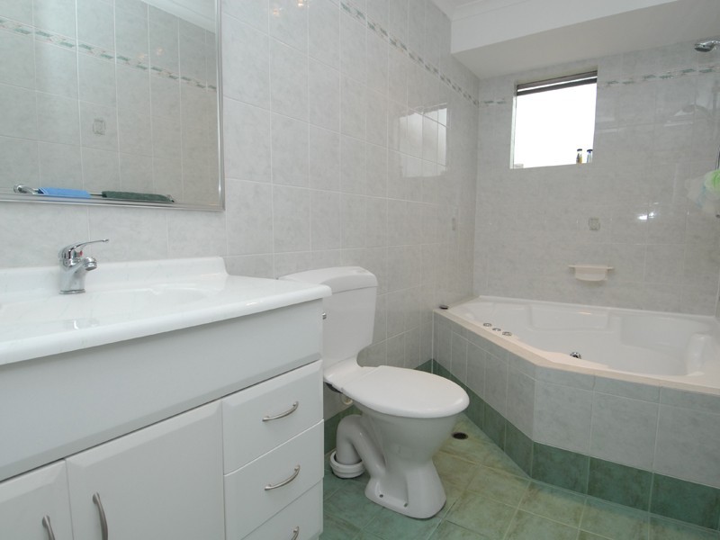 4 Holten Court, Cooloongup WA 6168