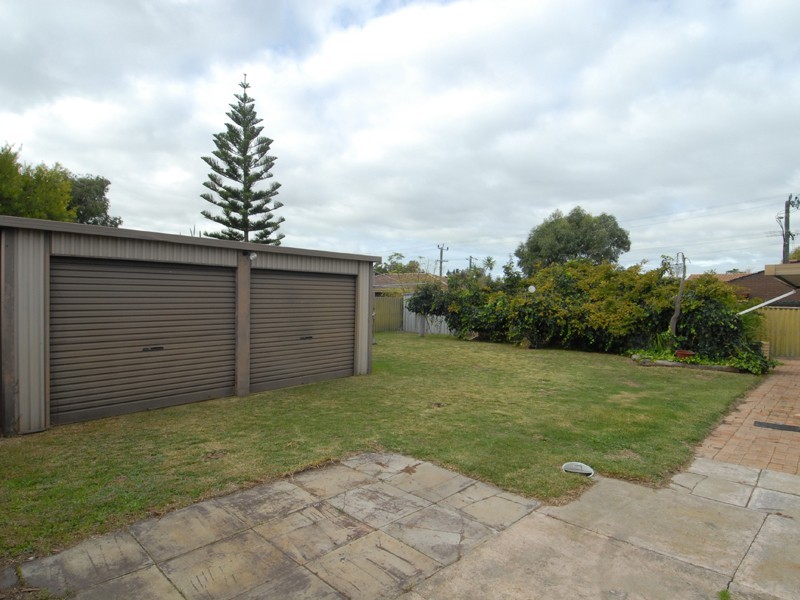 4 Holten Court, Cooloongup WA 6168