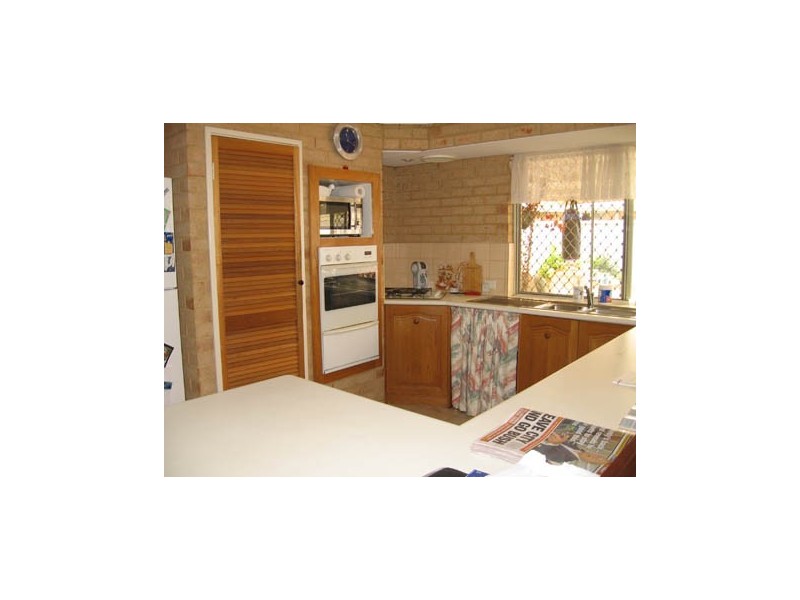 4 Greenlea Crescent, Warnbro WA 6169