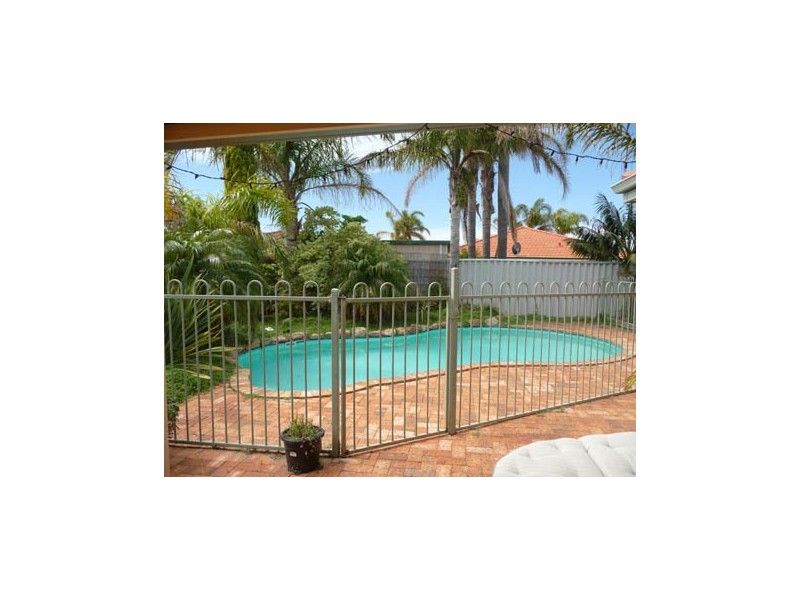 4 Greenlea Crescent, Warnbro WA 6169