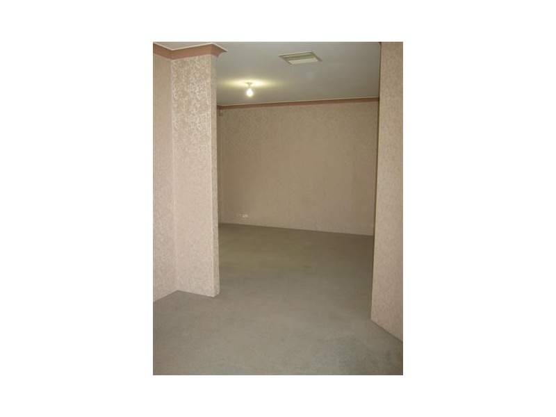 4 Aroona Way, Maddington WA 6109