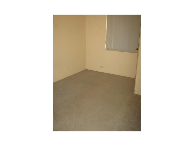 4 Aroona Way, Maddington WA 6109