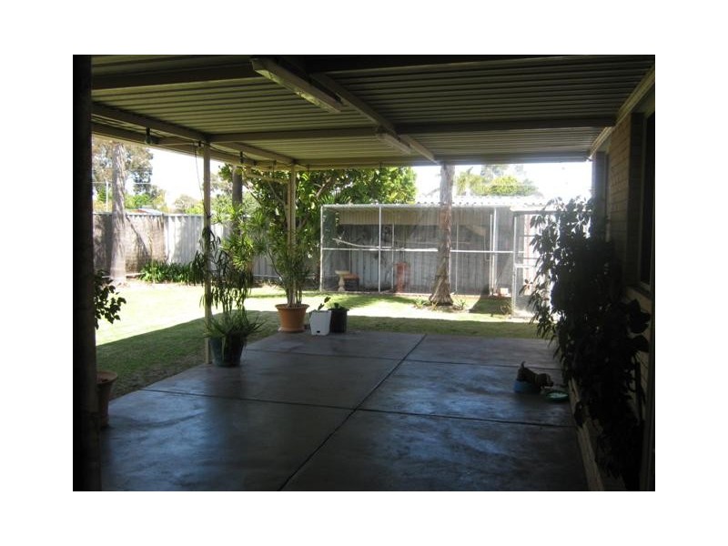 4 Aroona Way, Maddington WA 6109