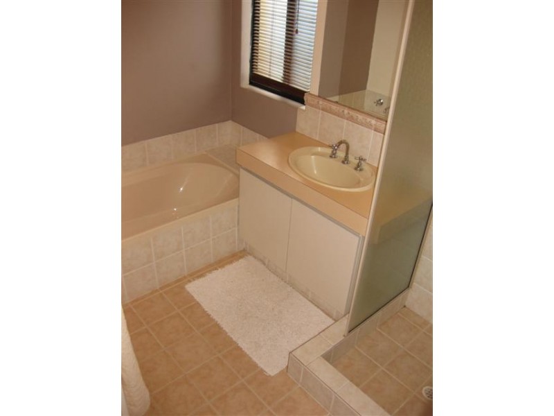 2 Cavenagh Court, Beckenham WA 6107