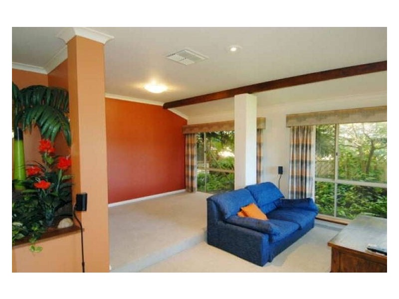 19 Forest Lakes Drive, Thornlie WA 6108