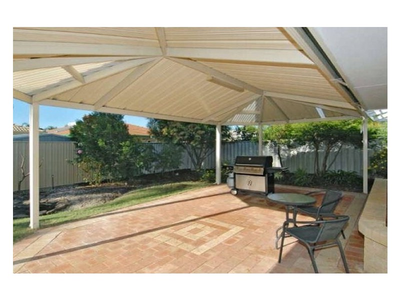 19 Forest Lakes Drive, Thornlie WA 6108