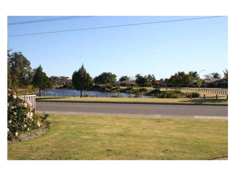19 Forest Lakes Drive, Thornlie WA 6108
