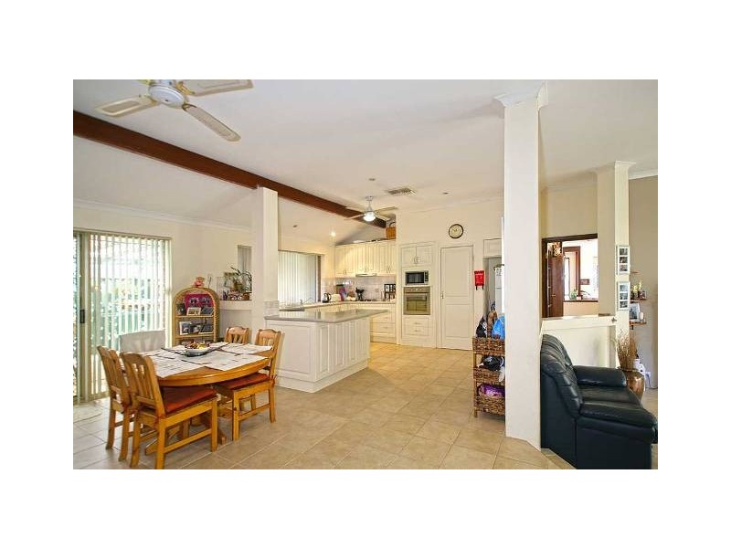 12 Pimelia Grove, Thornlie WA 6108