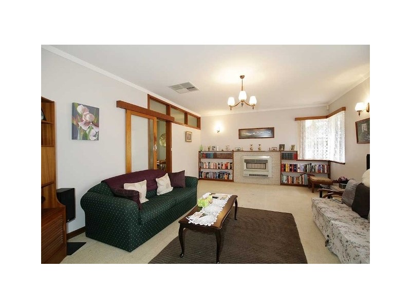 4 Lorenzo Street, Thornlie WA 6108