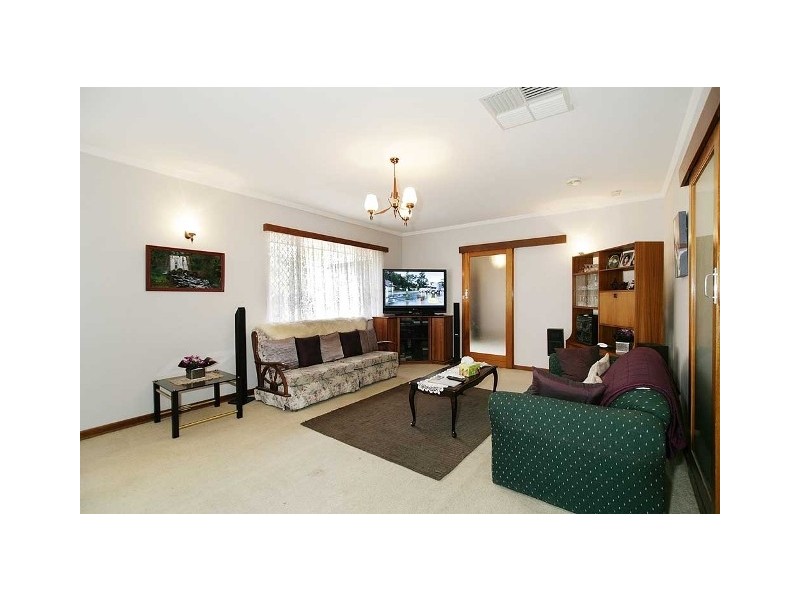 4 Lorenzo Street, Thornlie WA 6108