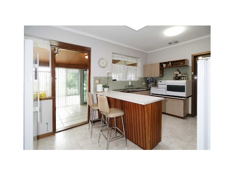 4 Lorenzo Street, Thornlie WA 6108