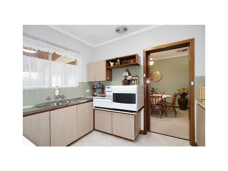 4 Lorenzo Street, Thornlie WA 6108