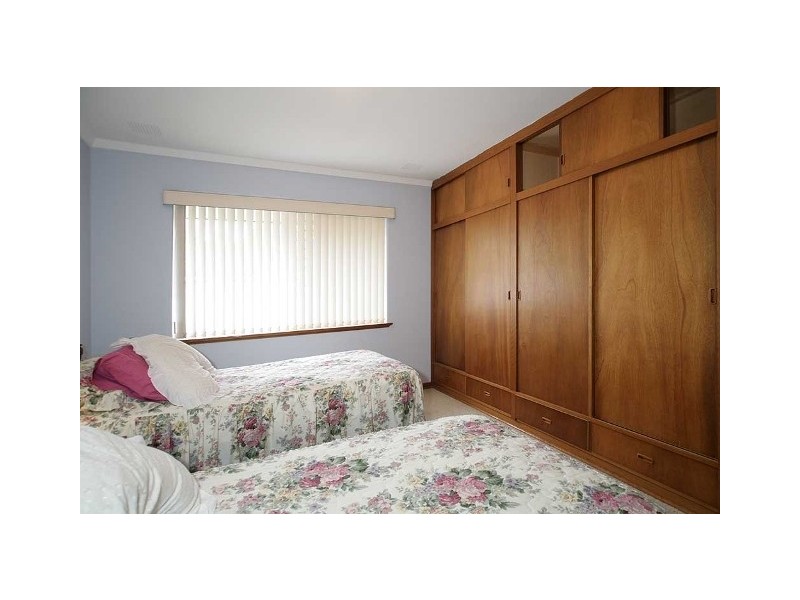 4 Lorenzo Street, Thornlie WA 6108