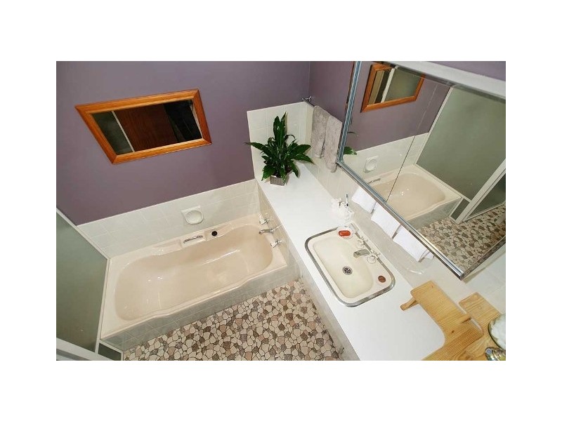 4 Lorenzo Street, Thornlie WA 6108