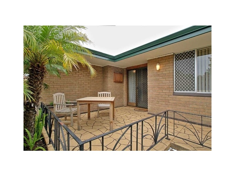 4 Lorenzo Street, Thornlie WA 6108