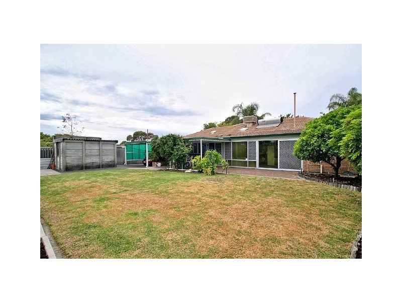 4 Lorenzo Street, Thornlie WA 6108