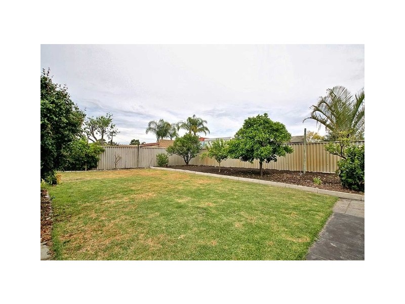 4 Lorenzo Street, Thornlie WA 6108