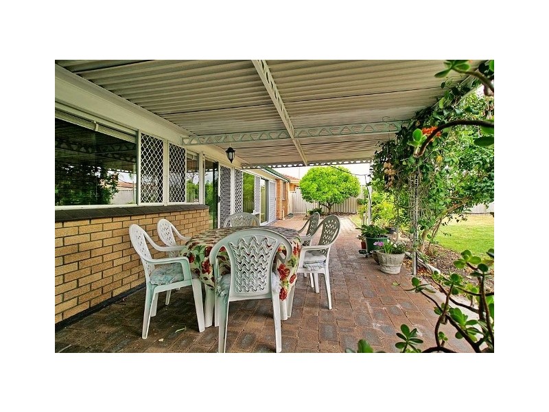 4 Lorenzo Street, Thornlie WA 6108