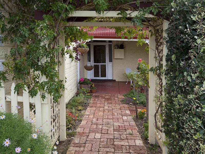 2 Armstrong Road, Kelmscott WA 6111