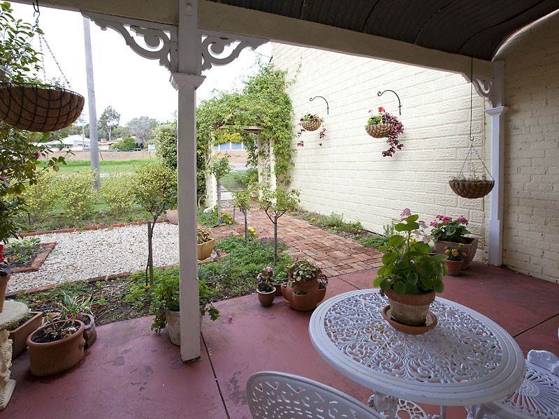 2 Armstrong Road, Kelmscott WA 6111