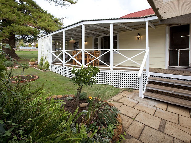 2 Armstrong Road, Kelmscott WA 6111