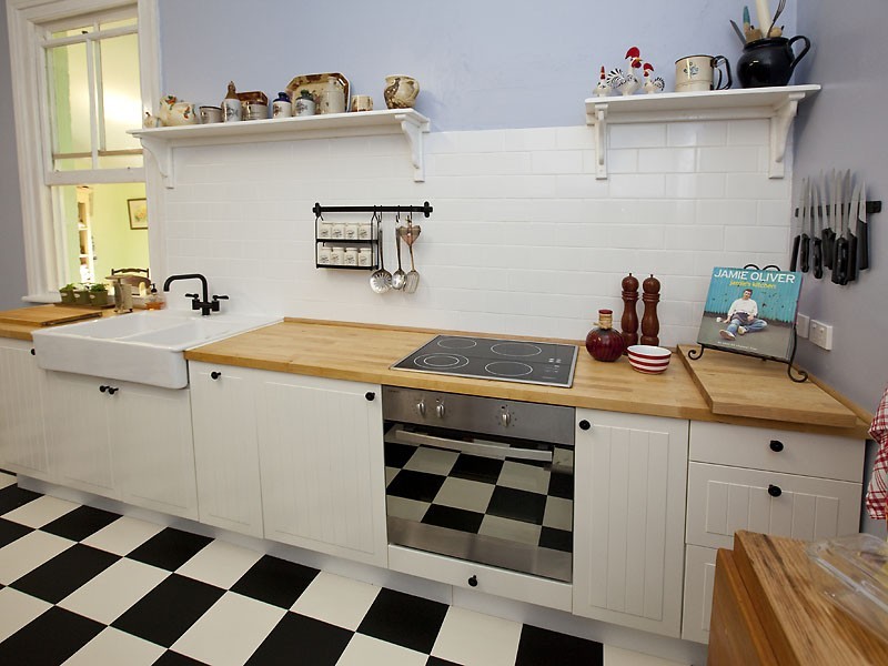 2 Armstrong Road, Kelmscott WA 6111