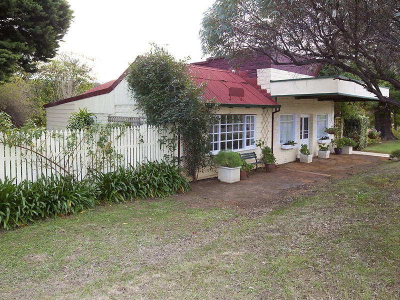2 Armstrong Road, Kelmscott WA 6111