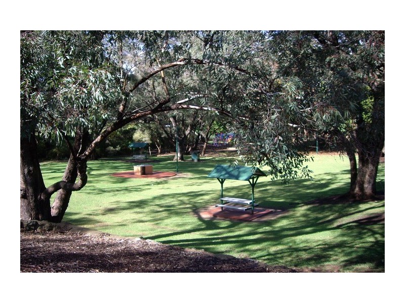 102 Westfield Road, Kelmscott WA 6111