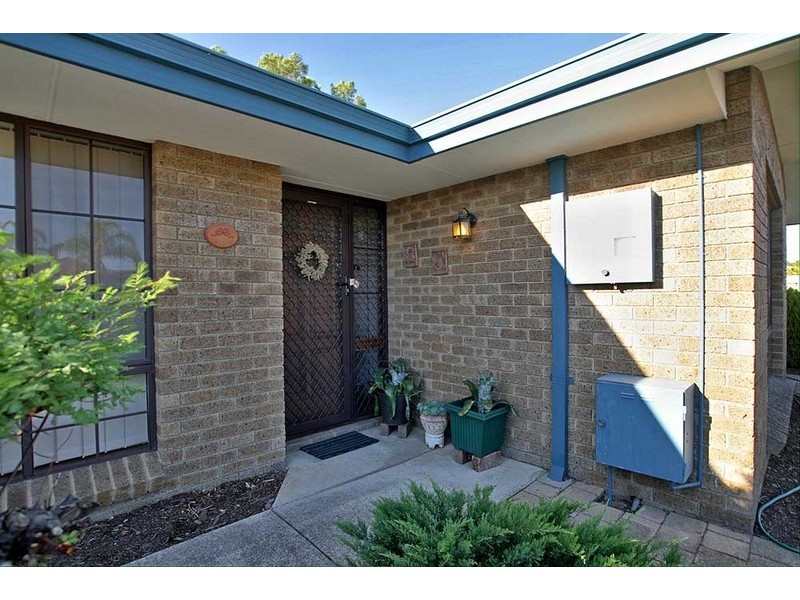 37 Discovery Drive, Thornlie WA 6108