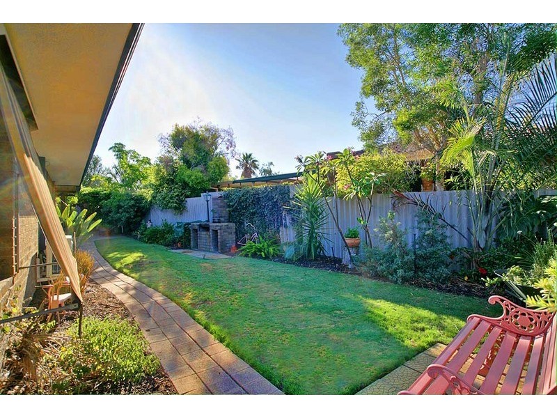 37 Discovery Drive, Thornlie WA 6108