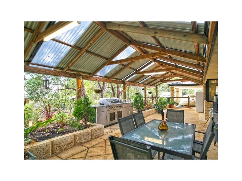 9 Darling Range Drive, Bedfordale WA 6112