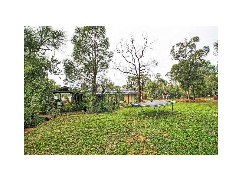 9 Darling Range Drive, Bedfordale WA 6112