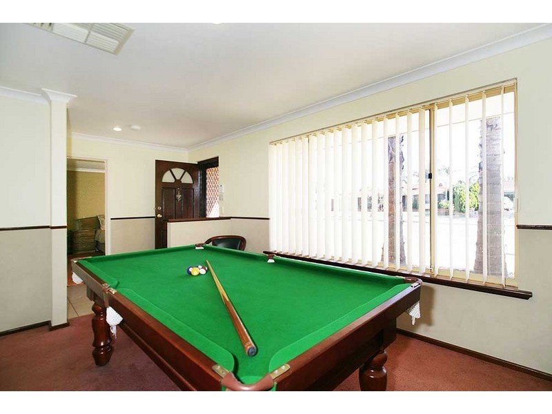 61 Forest Lakes Drive, Thornlie WA 6108