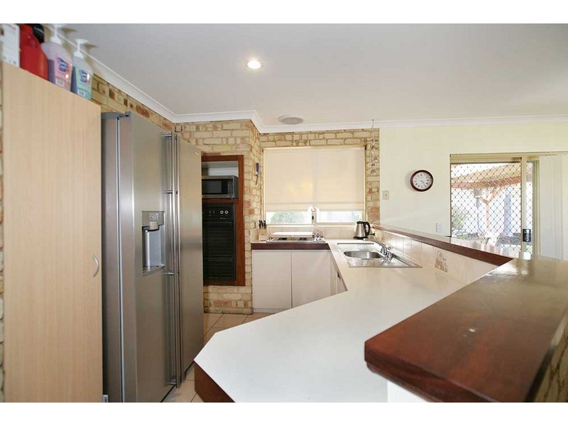 61 Forest Lakes Drive, Thornlie WA 6108