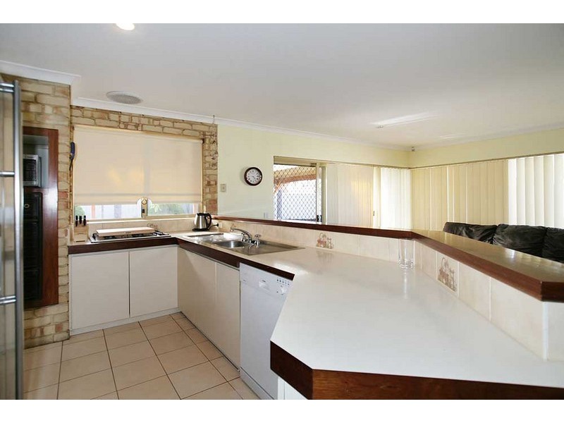 61 Forest Lakes Drive, Thornlie WA 6108