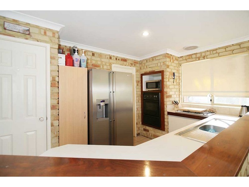 61 Forest Lakes Drive, Thornlie WA 6108