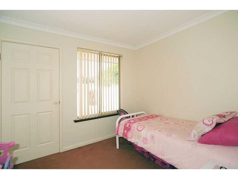 61 Forest Lakes Drive, Thornlie WA 6108