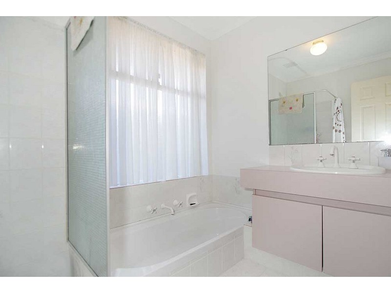 61 Forest Lakes Drive, Thornlie WA 6108