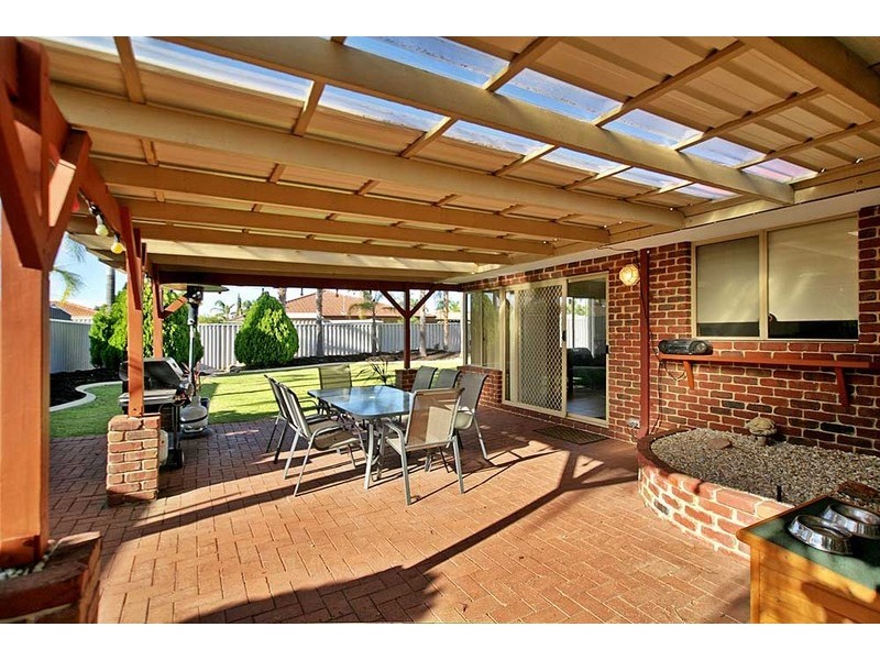 61 Forest Lakes Drive, Thornlie WA 6108