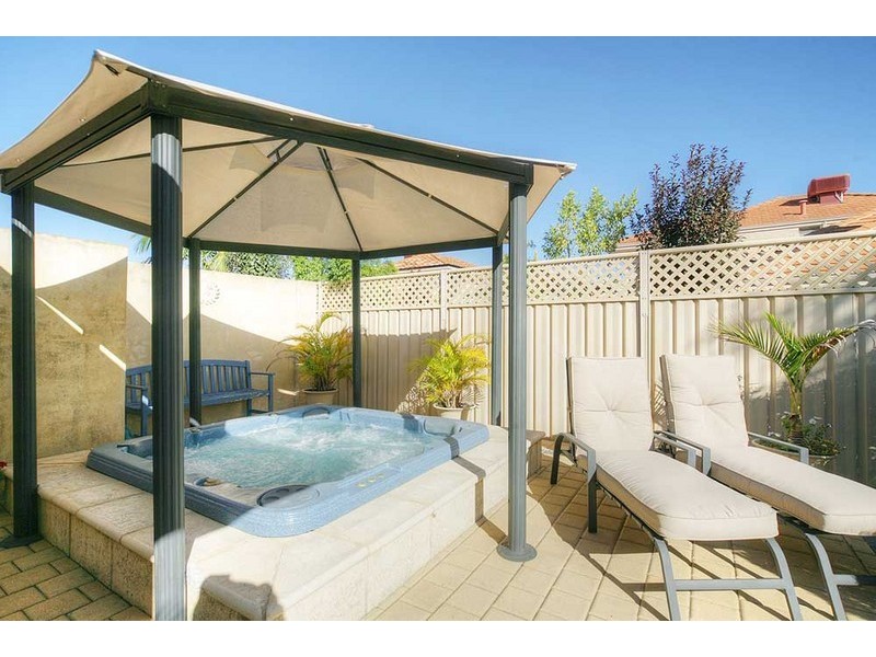 10 West End Parade, Canning Vale WA 6155
