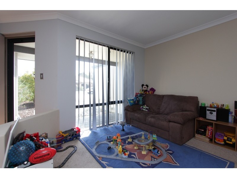 5 Summershill Gate, Kenwick WA 6107