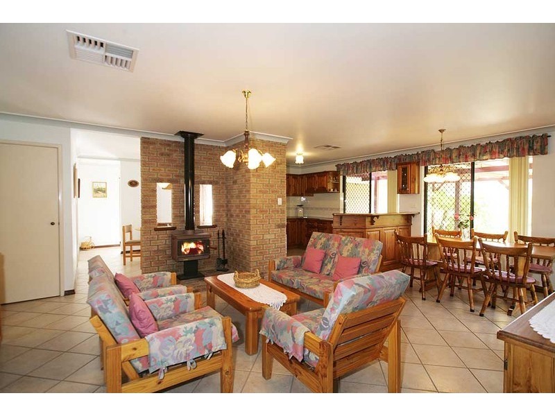 64 Amethyst Crescent, Mount Richon WA 6112