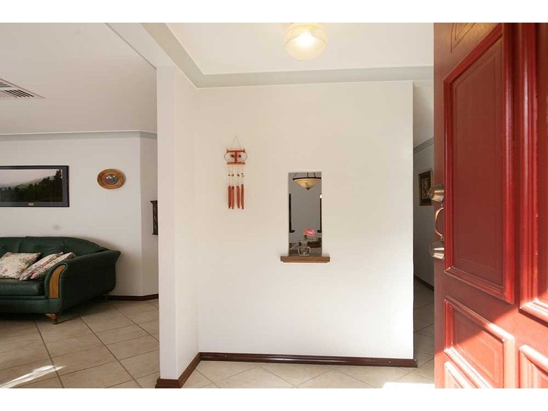 64 Amethyst Crescent, Mount Richon WA 6112