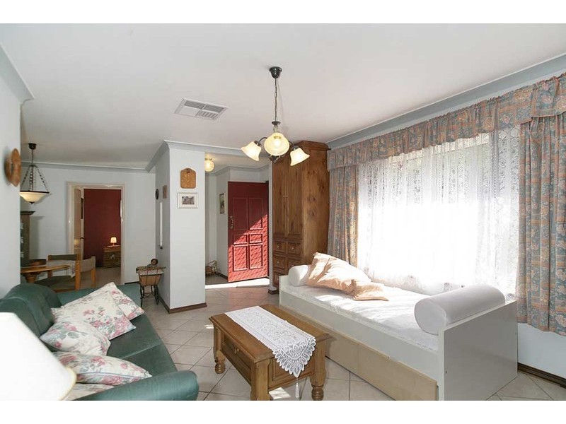 64 Amethyst Crescent, Mount Richon WA 6112