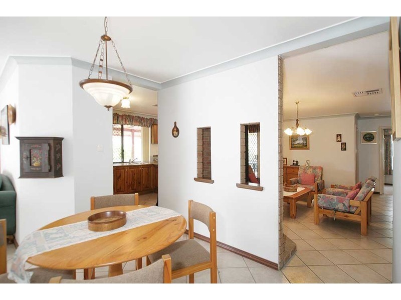 64 Amethyst Crescent, Mount Richon WA 6112