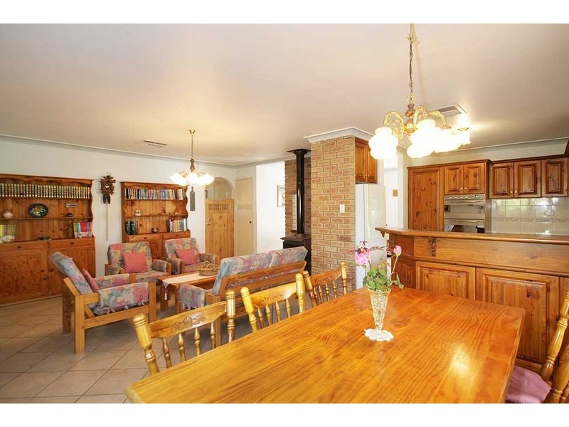 64 Amethyst Crescent, Mount Richon WA 6112