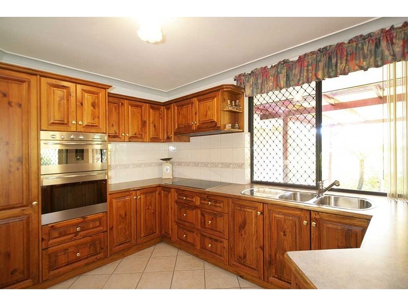 64 Amethyst Crescent, Mount Richon WA 6112