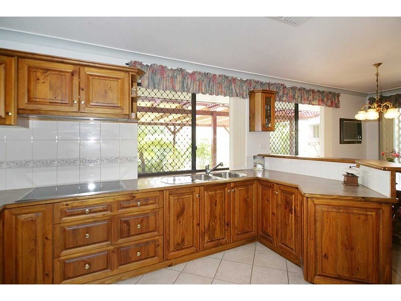 64 Amethyst Crescent, Mount Richon WA 6112